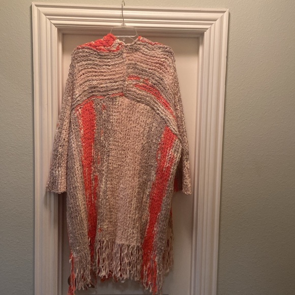 Poncho sweater - Picture 4 of 8
